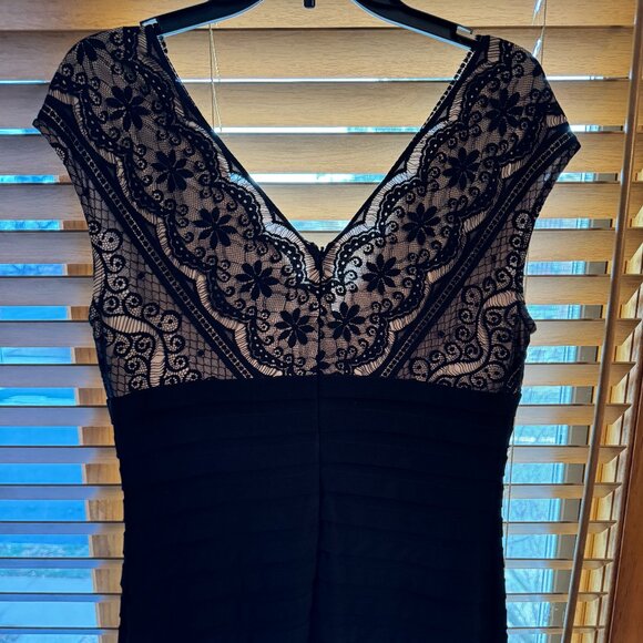 Adrianna Papell Black Lace Cocktail Dress – Size 14, Worn once, Stunner! - Picture 6 of 8